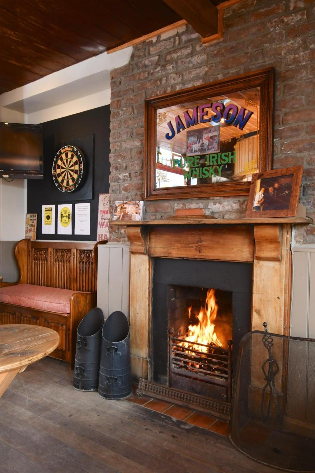 Carew Inn 外观 照片